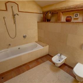 5 Bedroom Istrian Villa Estate with Large Pool and Gardens near Barban, Sleeps 12